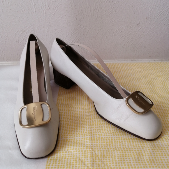 RARE Vintage Ferragamo White Leather Block Heels - Picture 6 of 6